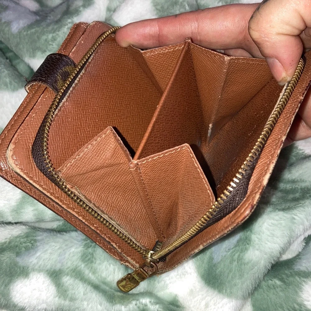 Louis Vuitton Brown Monogram Compact Wallet with Gold Hardware. Authentic. - Picture 14 of 16